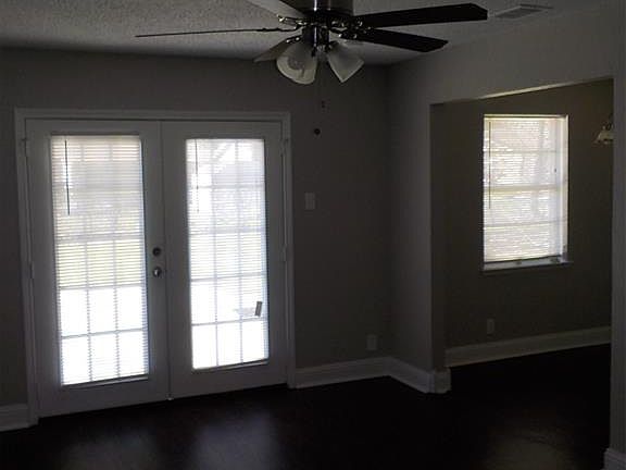 3rd image of 1337 E Side Dr