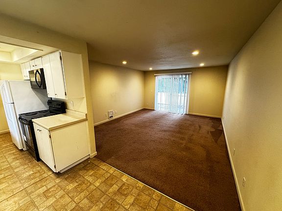 5th image of 5024 212th St SW