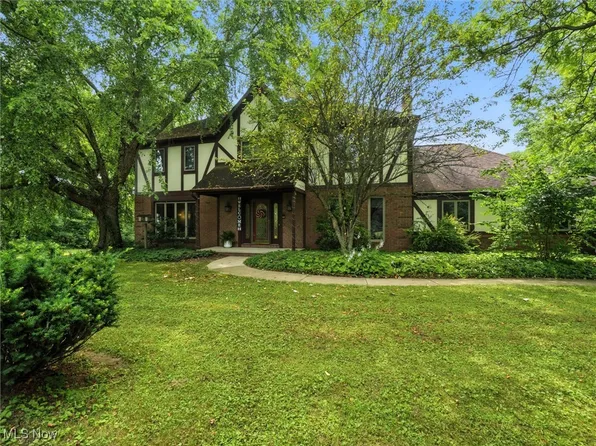 19070 Ridgeview Trl, Chagrin Falls, OH 44023