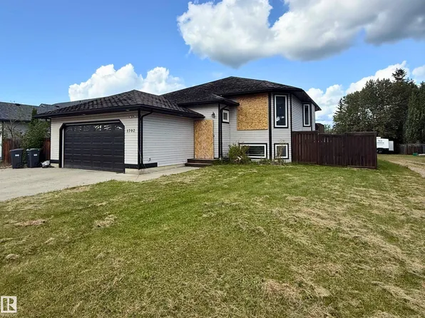 1702 7th Ave, Cold Lake, AB T9M 0B7