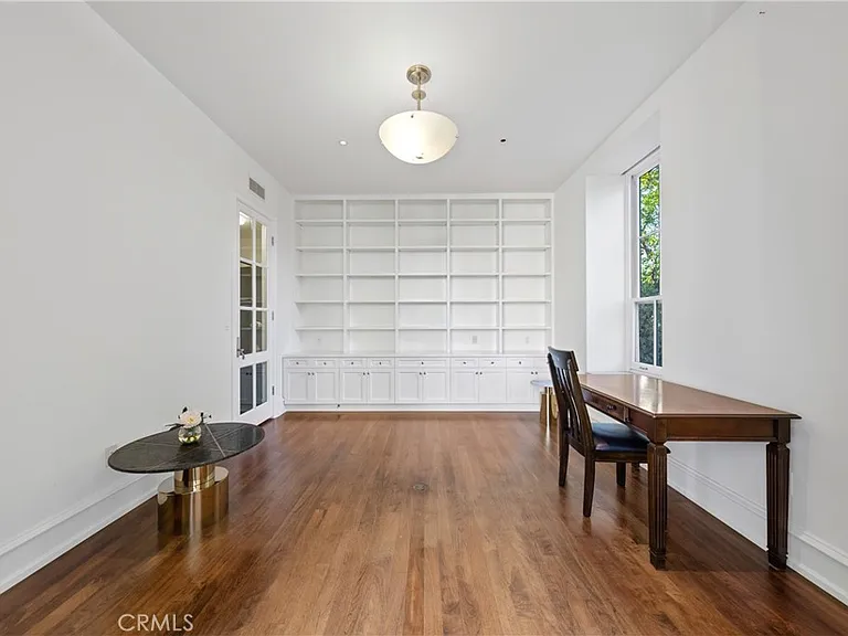 1049 Oak Grove Pl — Photo 18