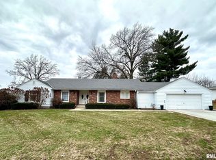 5 Book Ln, Jacksonville, IL