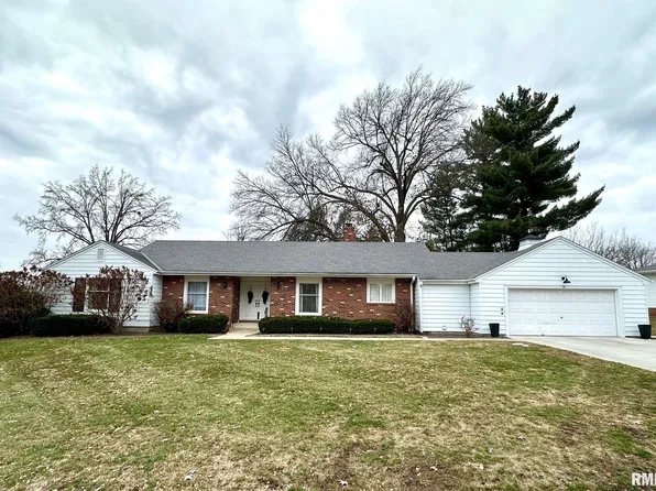 5 Book Ln, Jacksonville, IL 62650