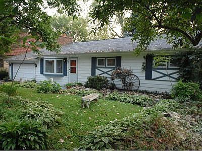 LAKEFRONT RANCH WITH WALKOUT BASEMENT