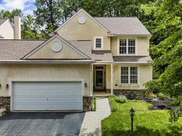 1011 Chiswell Dr, Downingtown, PA 19335