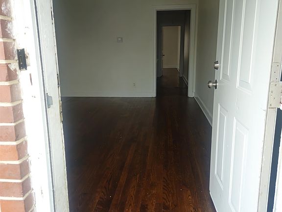 5th image of 1096 Gordon St