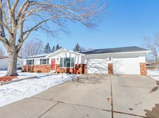 203 E Glenbrook Dr, Pulaski, WI 54162