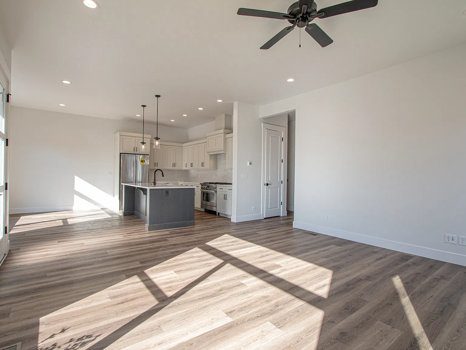 3 bed, 2153 sqft, $2,550 — Photo 4