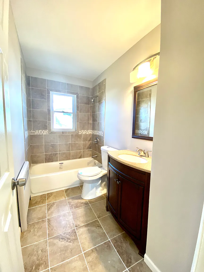 2403 W Highland St photo 1