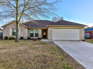 707 Shady River Rd, La Porte, TX 77571