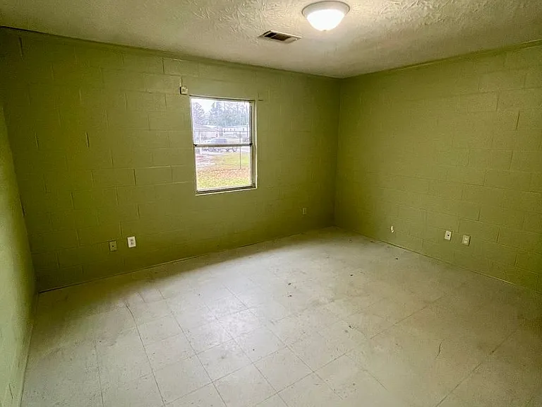 370 E Gordon Ave — Photo 10
