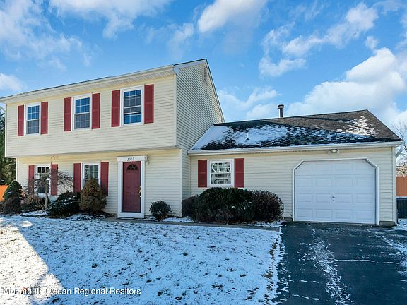 2nd image of 2303 Oak Knoll Dr