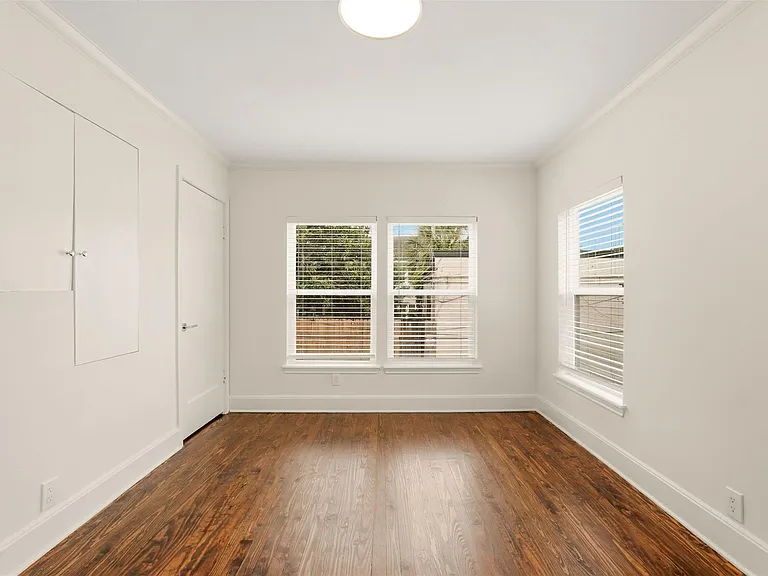 612 1/2 W Alabama St — Photo 24