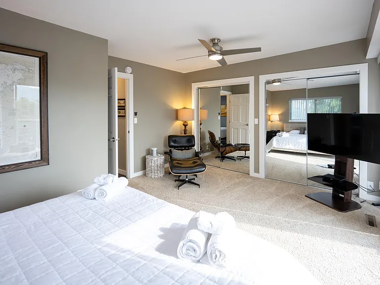 216 N Harbor Dr — Photo 11