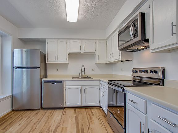3rd image of 5646 Independence Cir