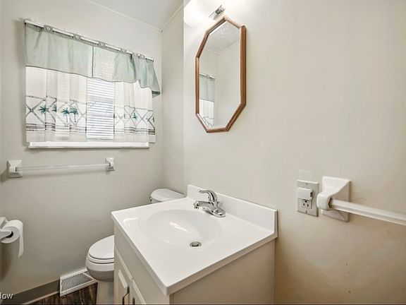 5th image of 3807-3809 Elmwood Ave #3807-3809