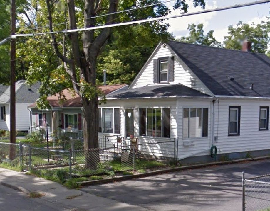 2nd image of 1023 E Alcott St