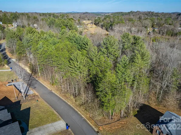 302 Winding Creek Dr, Morganton, NC 28655