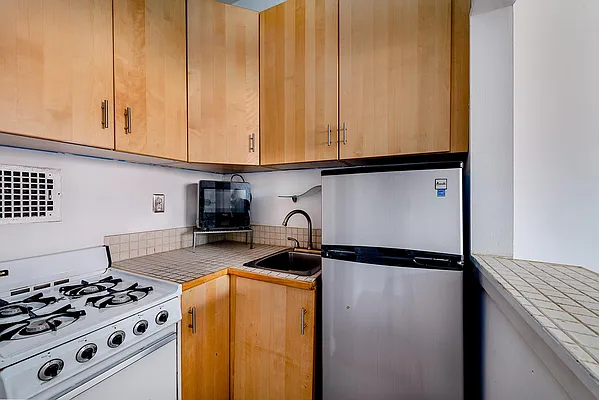 Sold by Century 21 Metropolitan | media 3