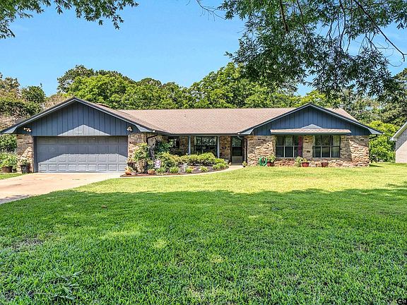 3rd image of 2098 Royal Dr W