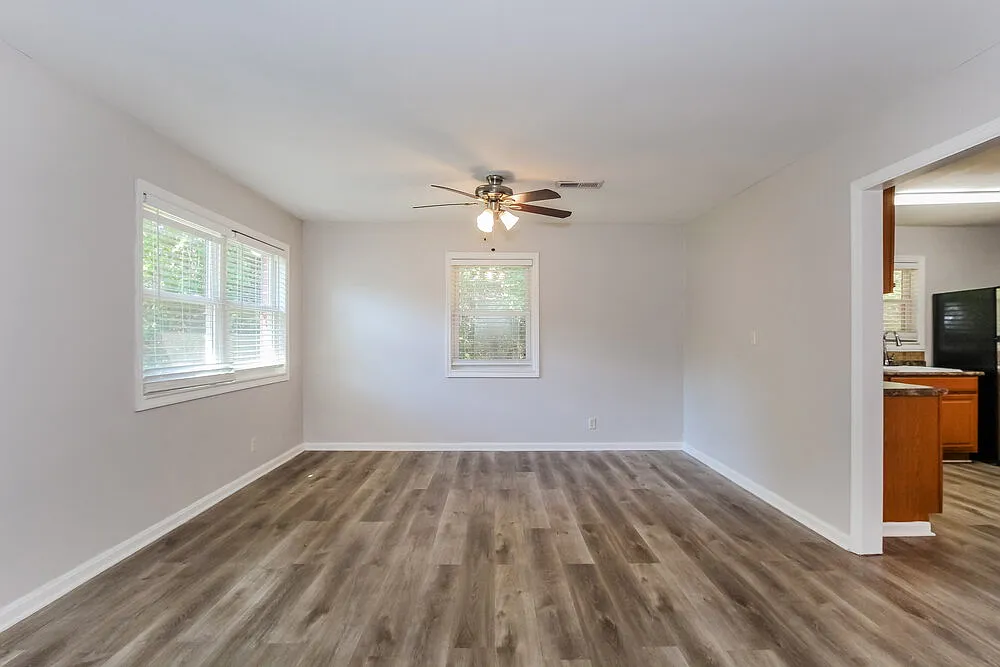 2 bed, 1.0 bath, 972 sqft, $1,205 — Photo 4