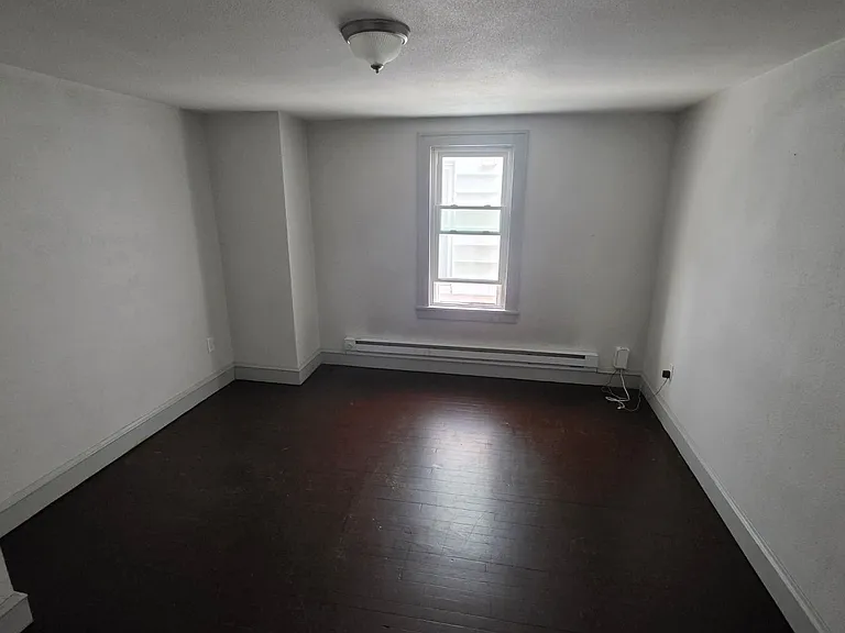 233 E Ridge St — Photo 5