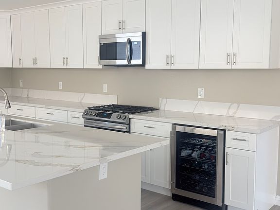 5th image of 18271 Montgomery Ave #1