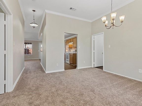 4th image of 649 Delphinium Dr
