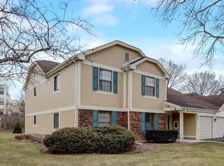 482 Thornhill Ln APT B1, Wheeling, IL 60090