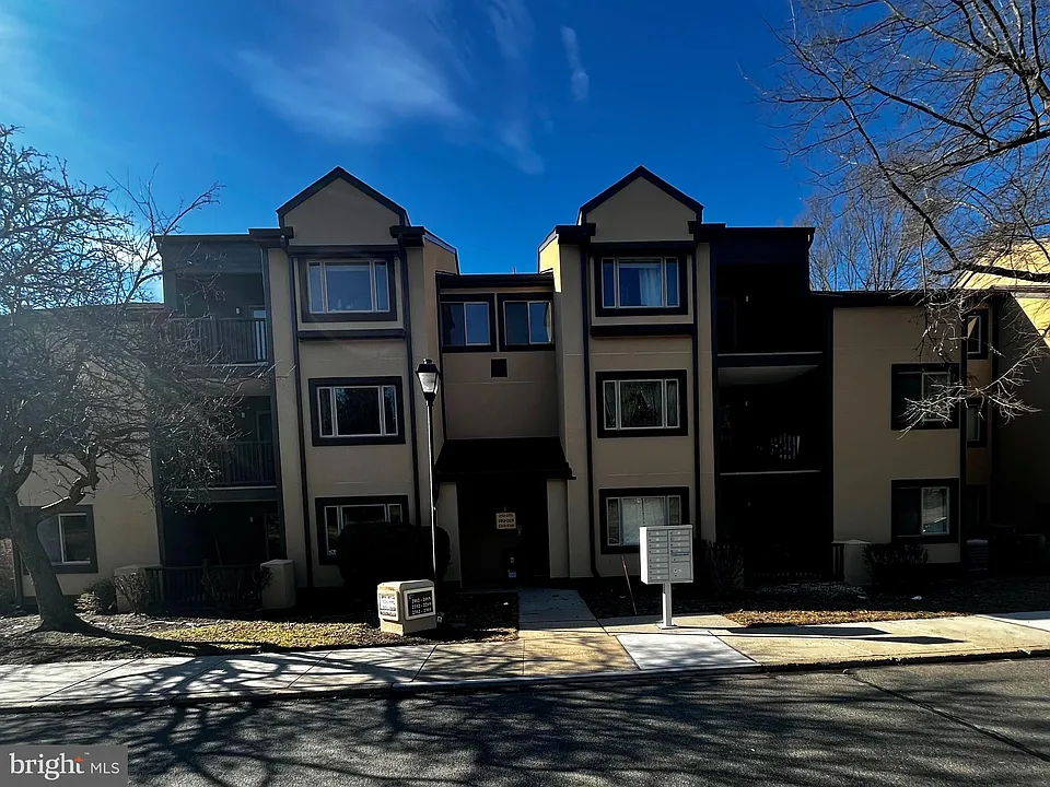 2112 Sayre Dr