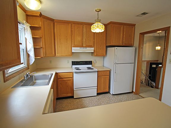 4th image of 13736 Hillside Ave