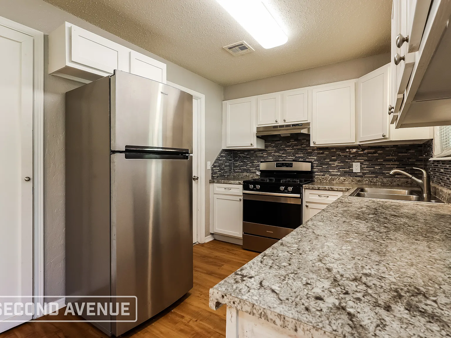 3 bed, 1.0 bath, 1154 sqft, $1,295 — Photo 4