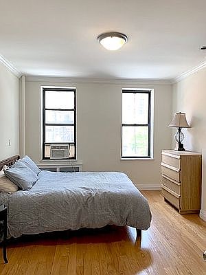 4th image of 240 E 33rd St #3B