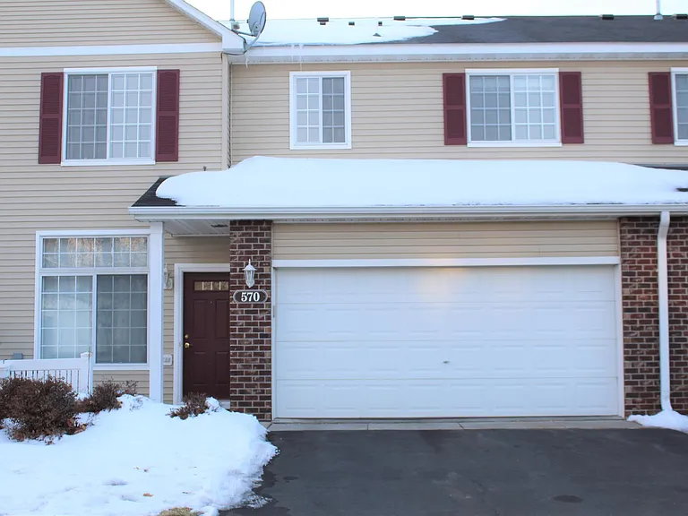570 Tamarack Trl — Photo 1
