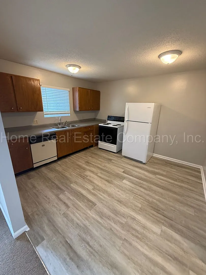 1002 Salisbury St — Photo 3
