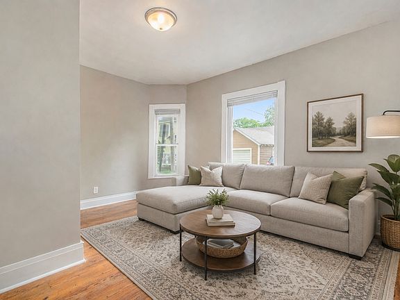 4th image of 62 Caroline Pl NE