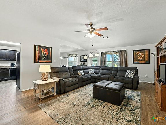 4th image of 2115 Lincoln Ct