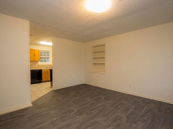 3rd image of 3122 13th Ave E
