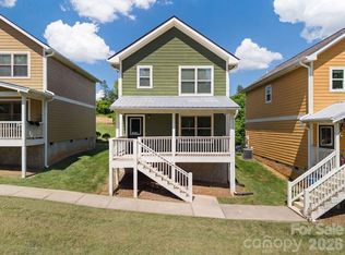 8 Cottage Cove Ln, Asheville, NC 28803