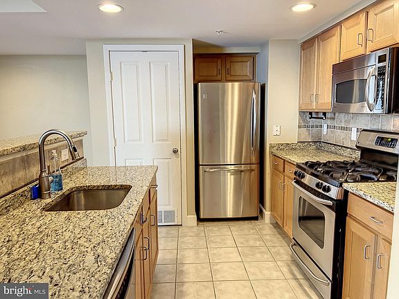 5th image of 1201 N Garfield St APT 703
