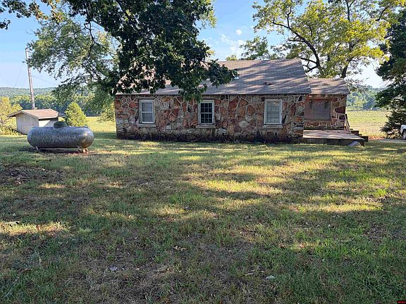 5th image of 8951 Mount Calm Rd