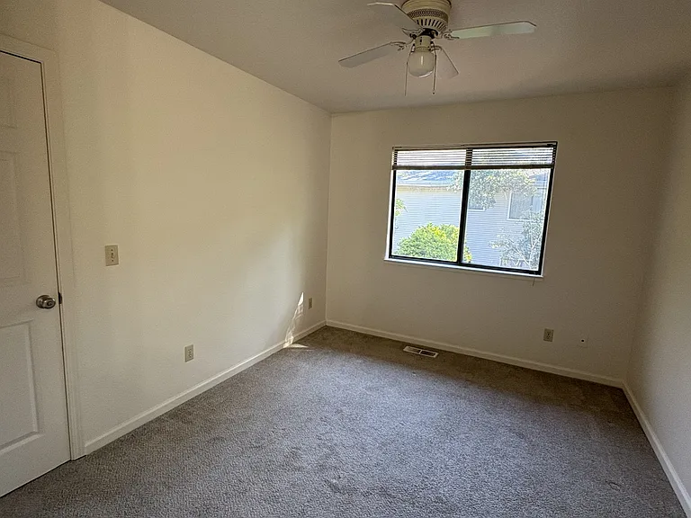 1748 Mount Olive Dr — Photo 8