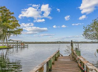 160 Rivershore Dr, San Mateo, FL 32187