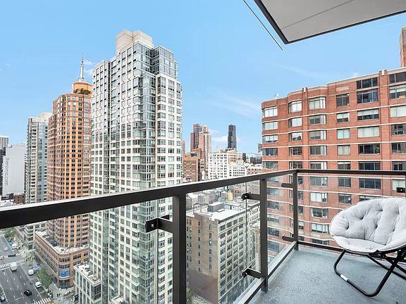 3rd image of 101 W 24th St APT 24E