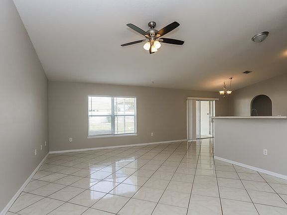 4th image of 15 Lake McLeod Dr