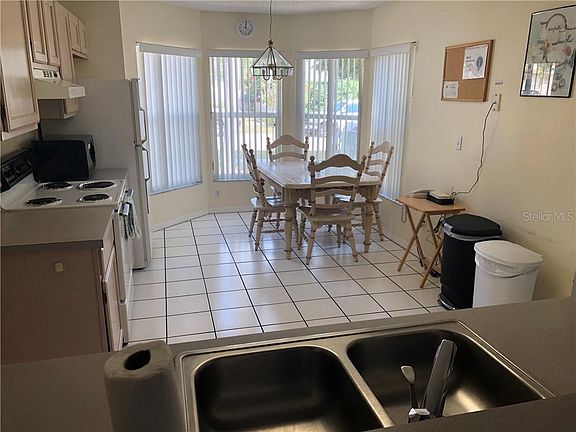4th image of 8814 Kensington Ct