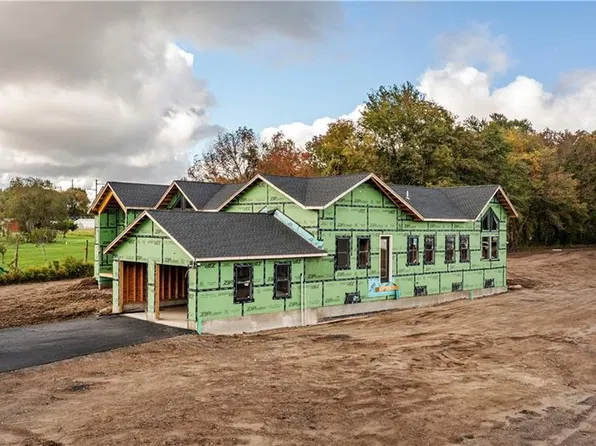 1499 Pippin Orchard Rd, Cranston, RI 02921