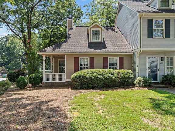 4th image of 203 Woodburn Club Ln