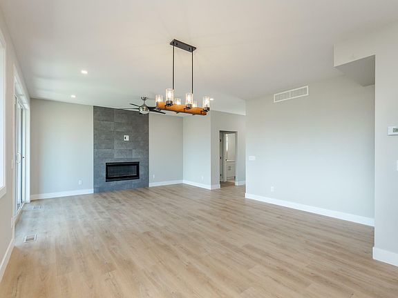 5th image of 830 Westview Way #14
