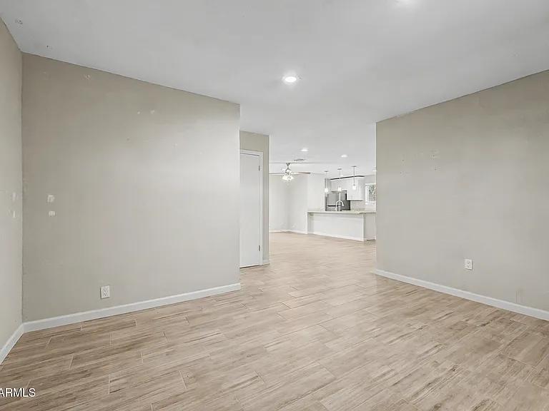 950 E Lilac Dr — Photo 4